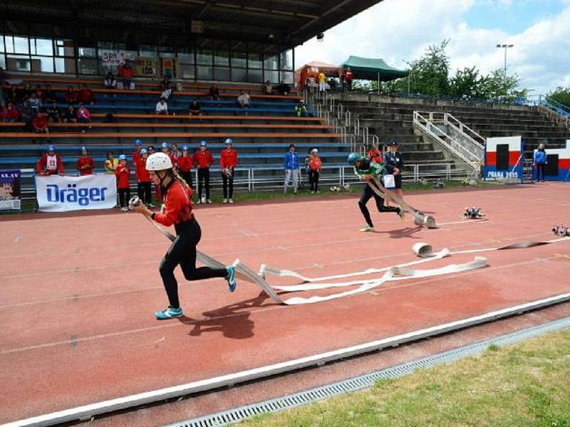 Mistrovství ČR v požárním sportu na stadionu v Edenu.