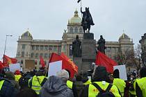 Pražská KSČM uspořádala v Praze protest proti zdražování. Komunisté inspirování demonstranty ve Francii přišli ve žlutých vestách.