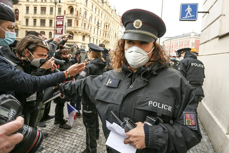 Demonstrace proti vládním opatřením na boj proti epidemii se na náměstí Republiky konala ve středu 28. října 2020.