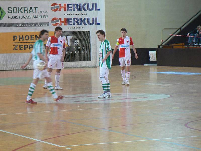 Z futsalového derby v první lize Slavia - Bohemians (3:1).