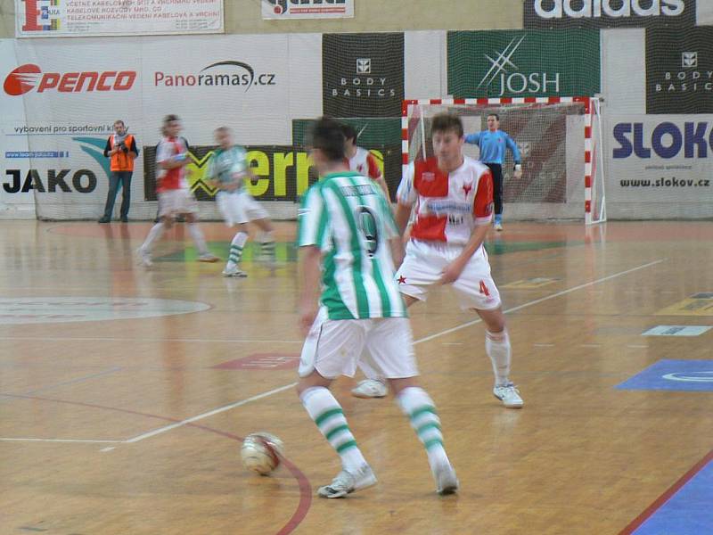 Z futsalového derby v první lize Slavia - Bohemians (3:1).