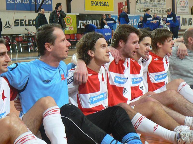 Z futsalového derby v první lize Slavia - Bohemians (3:1).