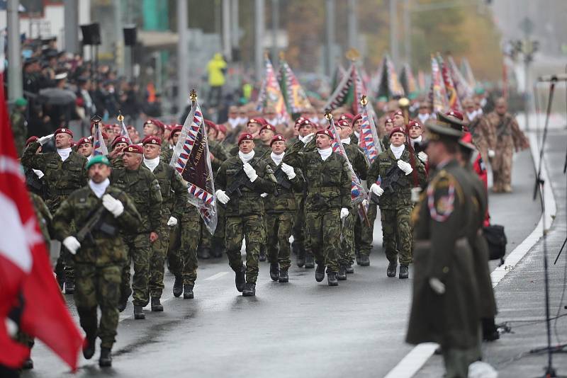 Slavnostní přehlídka u příležitosti oslav 100 let od založení Československa.