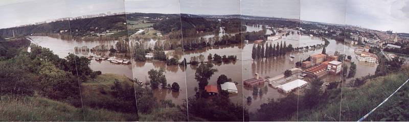 Povodně z roku 2002 v Praze. Snímky zachycují Ústření čistírnu odpadních vod v Bubenči.