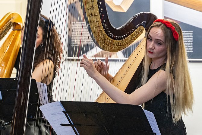 Ve čtvrtek 27. dubna  se na žižkovské Vyšší odborné a Střední uměleckoprůmyslové škole uskutečnil 103.koncert na schodech.