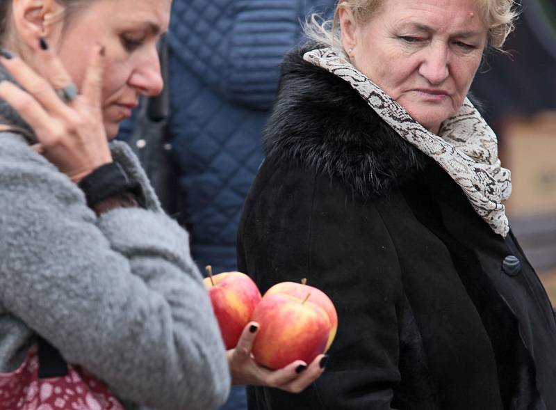 Jablečné slavnosti na náměstí Jiřího z Poděbrad.