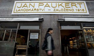 Máme otevřeno. Známé pražské lahůdkářství Jan Paukert prošlo rozsáhlou rekonstrukcí a v úterý se slavnostně otevřelo svým zákazníkům.
