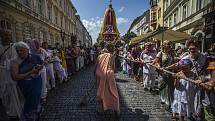 Průvod indického festivalu Ratha-Yatra prošel 19. července centrem Prahy.