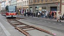 Výluka tramvají v Seifertově ulici v Praze 3 - havarijní oprava vodovodu