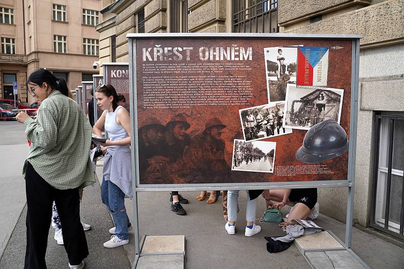 Venkovní výstava k výročí 80 let od provedení atentátu na zastupujícího říšského protektora Reinharda Heydricha.