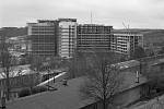 DĚTSKÁ NEMOCNICE. Výstavba první části motolské nemocnice zachycena 2. dubna 1969.