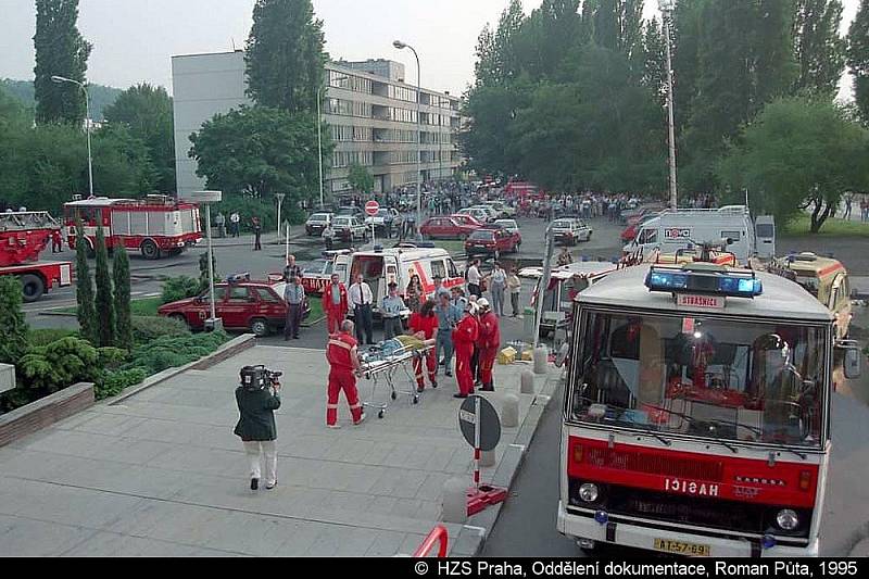 Při požáru pražského hotelu Olympik zemřelo 26. 5. 1995 osm lidí.