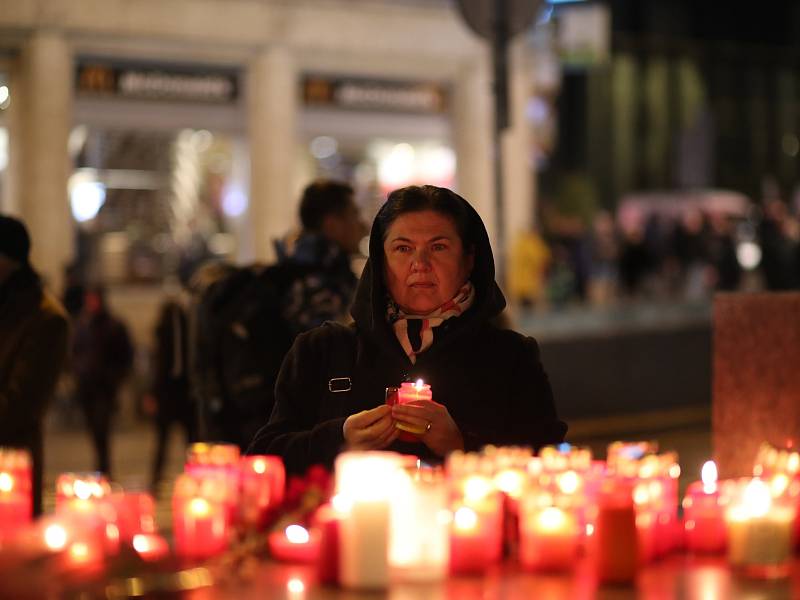 Lidé si připomínali 16. ledna památku Jana Palacha při výročí 50 let jeho upálení před budovou Národního muzea v Praze.