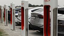 Otevření nové dobíjecí stanice Tesla Supercharger ve Vestci u Prahy.