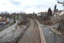 V prosinci 2020 byl ukončen provoz nádraží v Praze 10-Strašnicích, jehož oficiální název byl "Praha-Strašnice zastávka".