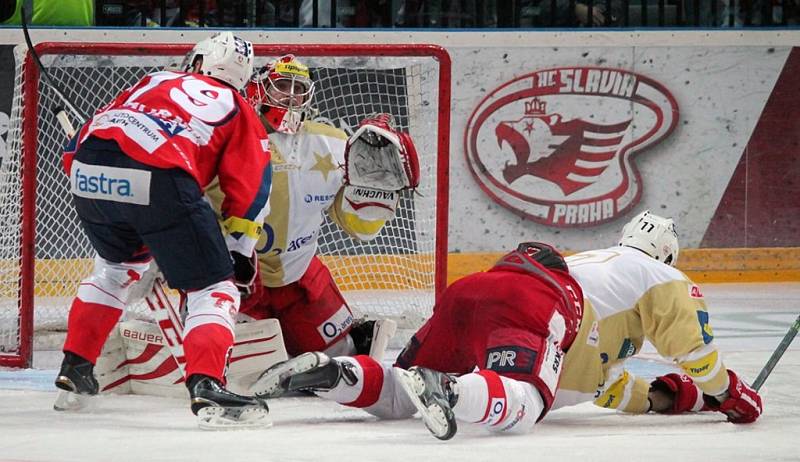 Dohrávka 16. kola hokejové extraligy: HC Slavia Praha - HC ČSOB Pojišťovna Pardubice 1:6 (0:2, 0:4, 1:0).