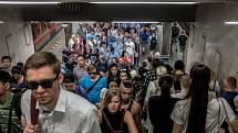 Situace ve špičce na stanici metra Pražského povstání kvůli výluce na trase metra C 2. července 2019.