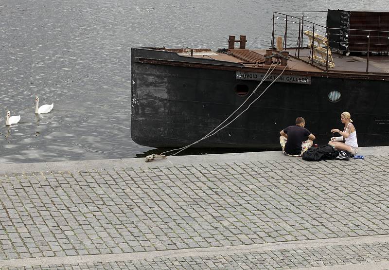 Železniční most, Vyšehrad a Rašínovo nábřeží.