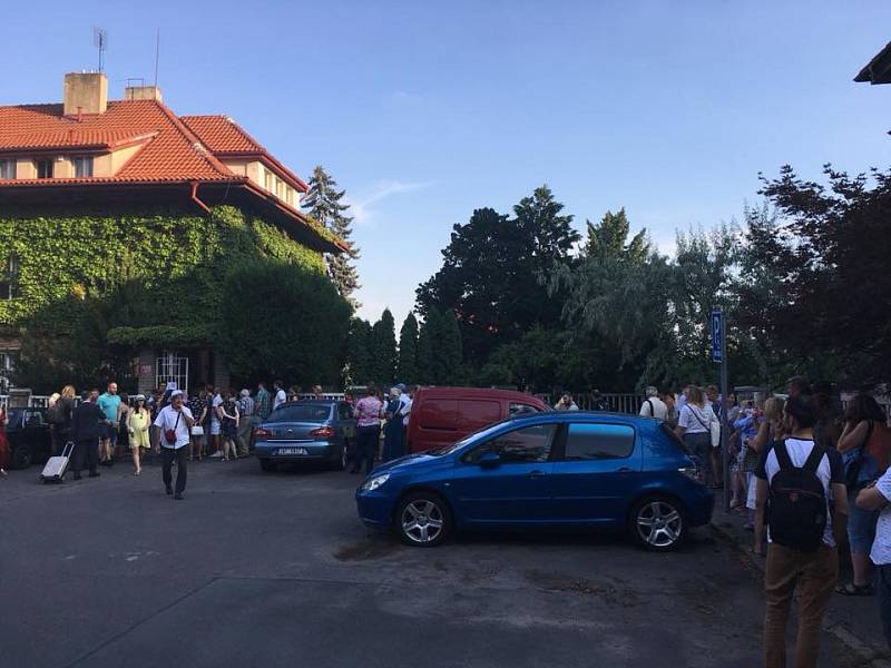 Čapkova vila se poprvé otevřela veřejnosti. Přišly desítky lidí