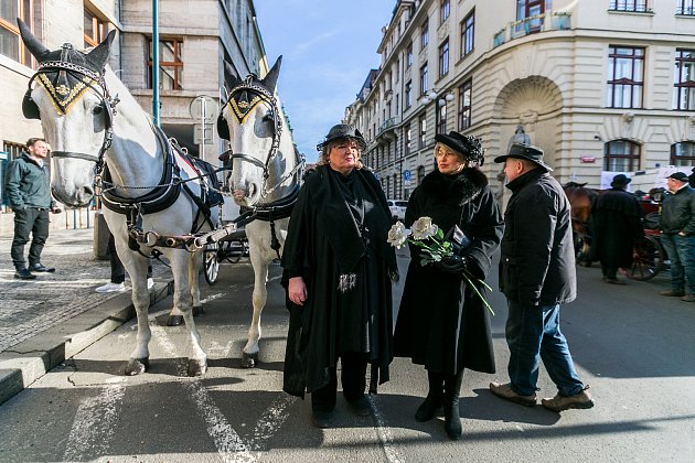 Spor o fiakry v centru pokračuje. Zachraňte koně, křičí provozovatelé i ochránci