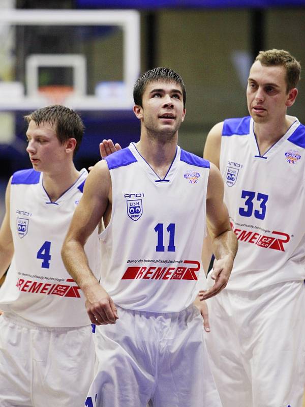 Basketbalisté USK Praha porazili v úvodním kole Kolín 80:75.