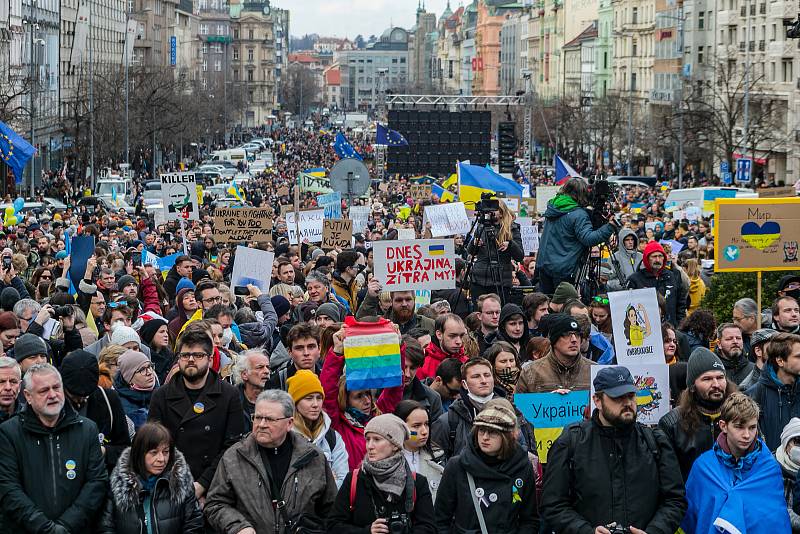 Demonstrace za Ukrajinu na pražském Václavském náměstí v neděli 27. února 2022.