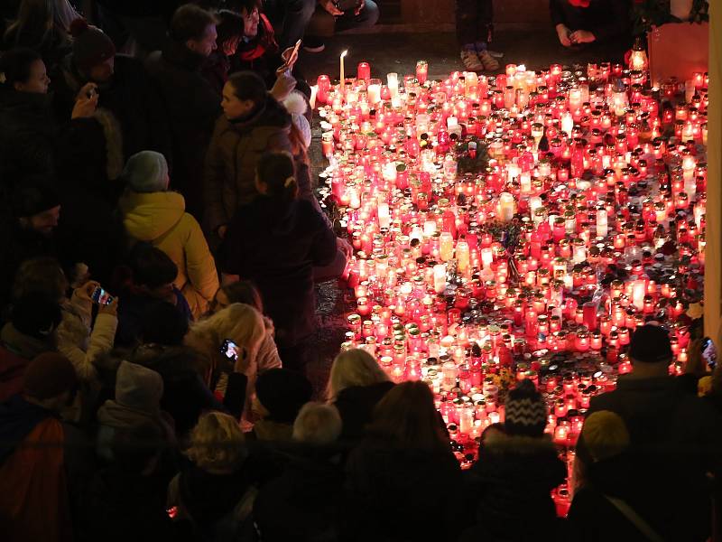 Lidé si po celé Praze připomínali 17. listopadu 29. výročí Sametové revoluce.