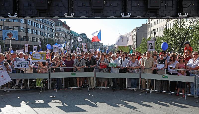 Demonstrace proti Babišovi a komunistům s názvem Jednou provždy na Václavském náměstí.