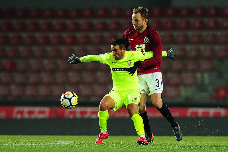 Fotbalové utkání HET ligy mezi celky AC Sparta Praha a FC Zbrojovka Brno 4. března v Praze. Sparťan Michal Kadlec vs. Rafael Acosta.