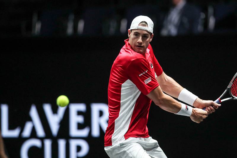 Laver cup, hraný 22. září v Praze. Zápas Dominic Thiem,Team Europe proti John Isner, Team World