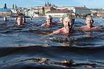 Tříkrálové plavání otužilců v Praze s názvem Plavba pro převoznický punč.