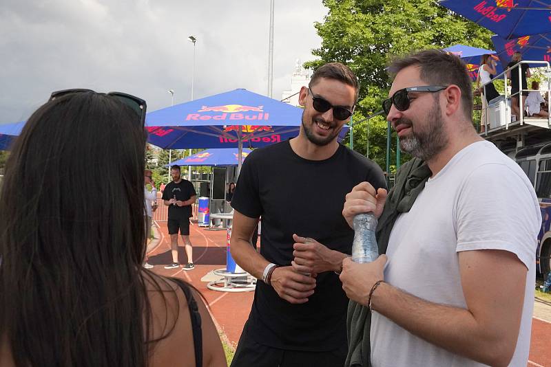 V areálu sportoviště Pražačka se konal basketbalový turnaj Red Bull Half Court 3x3.