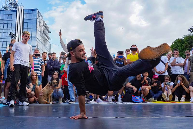 V areálu sportoviště Pražačka se konal basketbalový turnaj Red Bull Half Court 3x3.