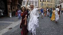 Průvod indického festivalu Ratha-Yatra prošel 15. července centrem Prahy.
