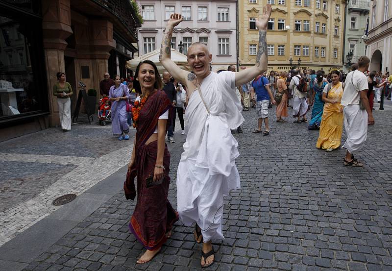 Průvod indického festivalu Ratha-Yatra prošel 15. července centrem Prahy.