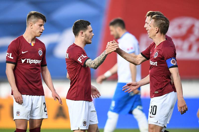 Fotbalová Sparta porazila Baník Ostrava 3:1. Na snímku jsou střelci gólů domácích – Adam Hložek, David Moberg Karlsson i kapitán Bořek Dočkal.