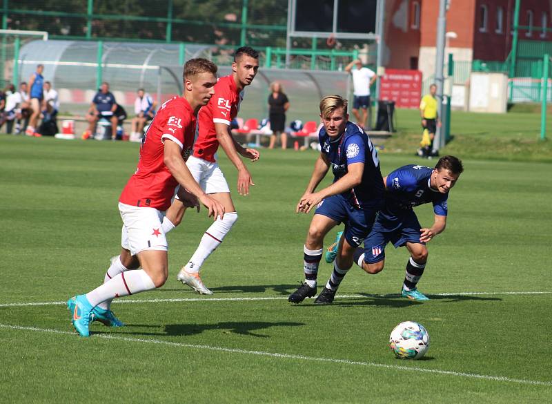 Fotbalisté Slavie za zavřenými dveřmi tréninkového areálu v Edenu odehráli generálku s druholigovou Líšní. A ta favorita překvapivě porazila 4:2!