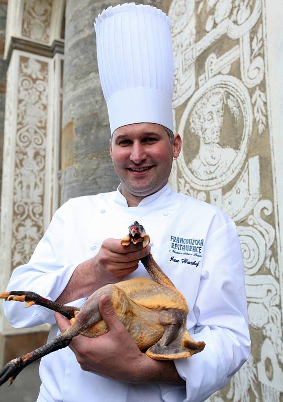 Třídenní svátek jídla Prague Food Festival začal v pátek 24. května 2013 v Královské zahradě Pražského hradu.