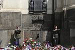 Pietní vzpomínka před chrámem sv. Cyrila a Metoděje v pražské Resslově ulici při příležitosti výročí atentátu na Reinharda Heydricha a smrti československých parašutistů.