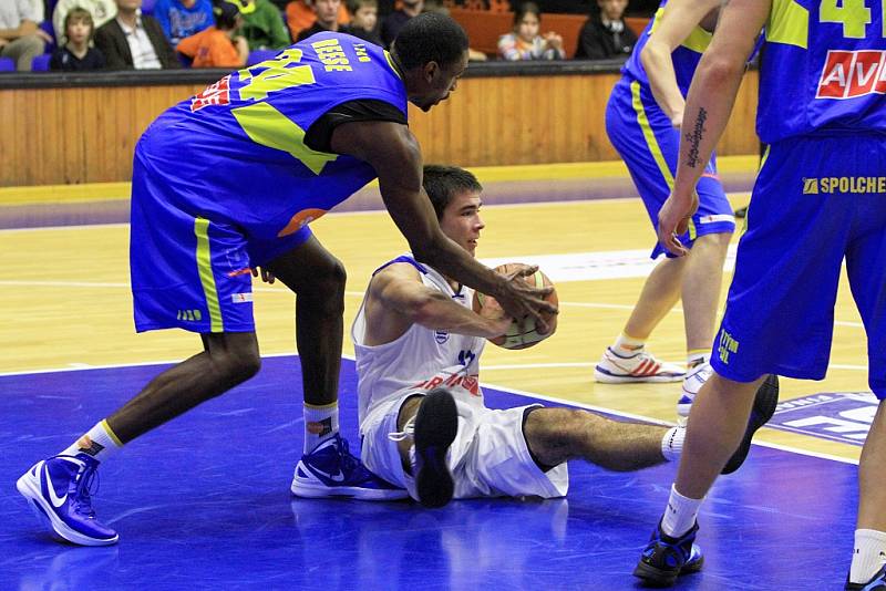 BASKETBALISTÉ USK Praha porazili Ústí.