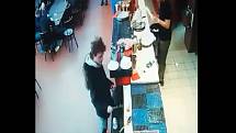 Muž podezřelý z krádeže mobilního telefonu.