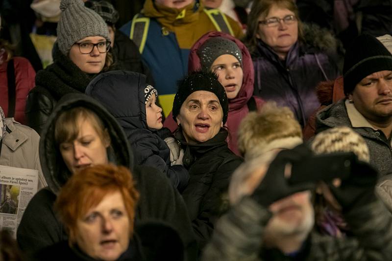 Po celém Česku se díky Deníku zpívaly 13. prosince koledy. Nejinak na pražském Staroměstském náměstí.