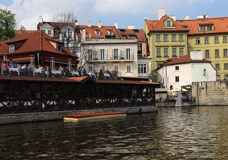 S kapitánem Štěpánem Rusňákem po stopách filmových míst na Vltavě - Čertovka - film Chobotnice z II. patra.