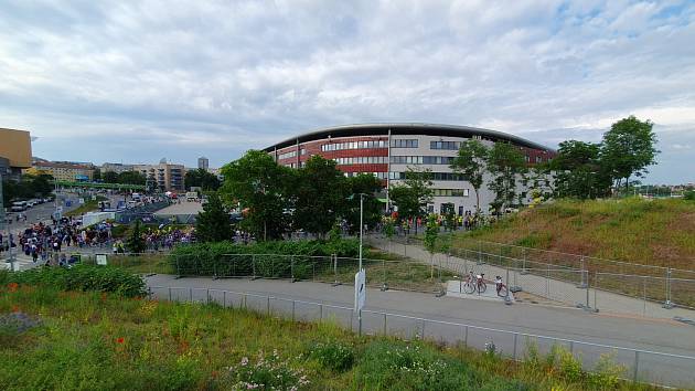 Přesně v 18hodin se otevřely brány italským fanouškům na Stadion Eden.