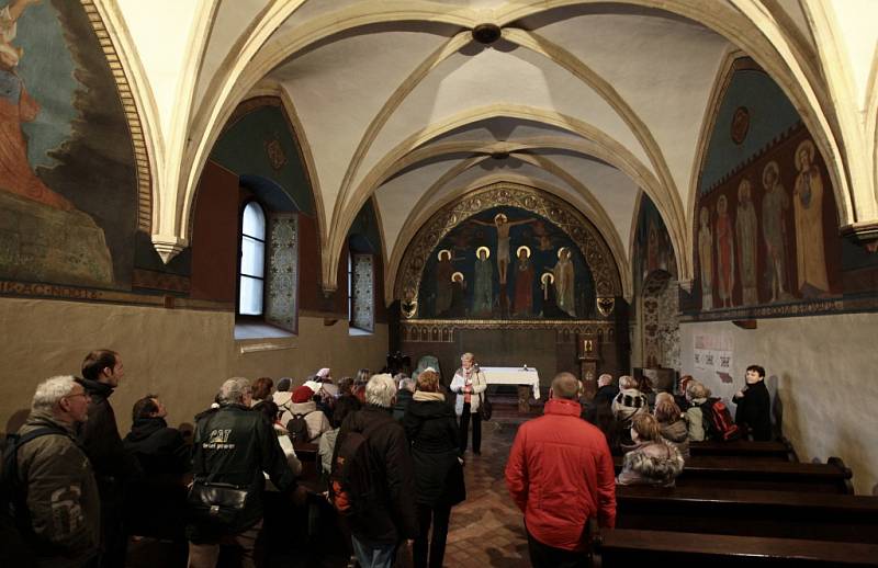 Pražská vlastivěda - klášter na Slovanech neboli v Emauzích. Celková prohlídka zahrnovala návštěvu ambitu s gotickými freskami, refektáře a kostela Panny Marie, sv. Jeronýma a slovanských patronů.