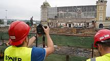 Stavební jáma levého křídla Průmyslového paláce.