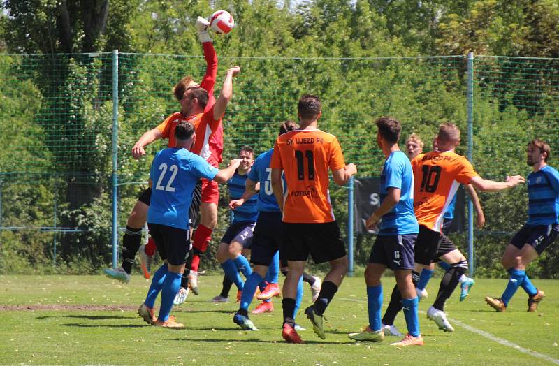 Zápas Podolí - Újezd skončil v úmorném vedru remízou 1:1.
