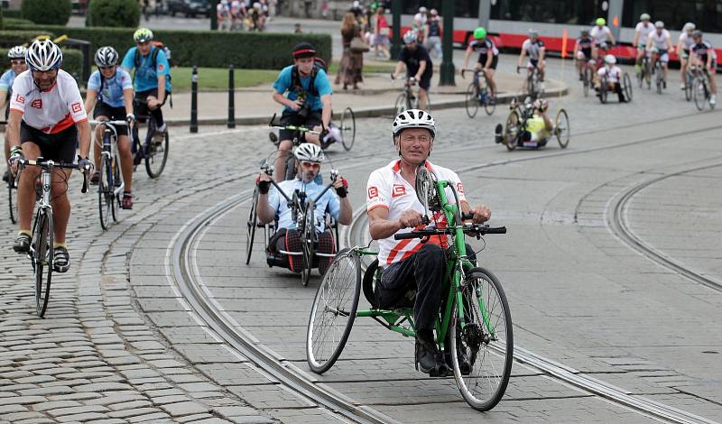 Ve středu ráno odstartoval ze Staroměstského náměstí Opel Handy Cyklo Maraton 2014.