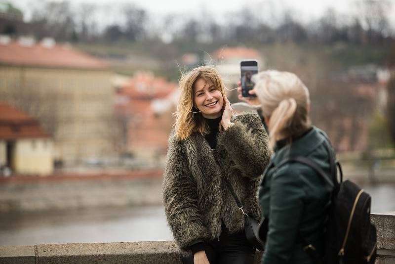 Pražané vyrazili do ulic města i na Velký pátek 2. dubna. S redakčním objektivem jsme navštívili ulice starého města.