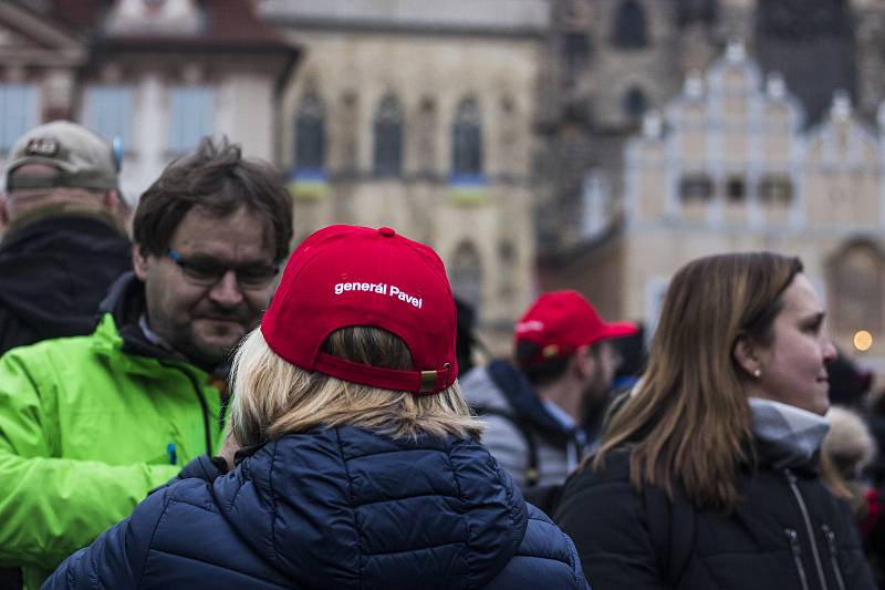 Z předvolební kampaně 'Všichni za pravdu!' na podporu prezidentského kandidáta Petra Pavla na Staroměstském náměstí v Praze.